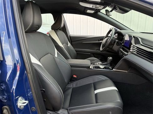 Used 2025 Toyota Camry SE image 29