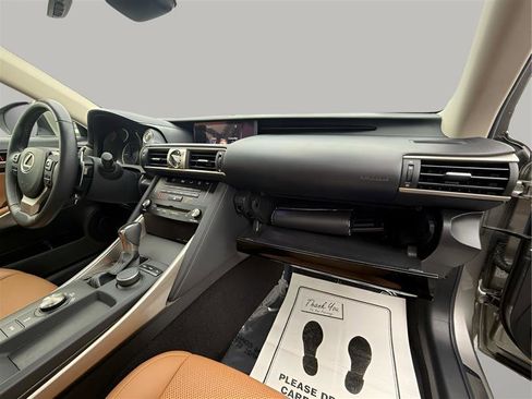 Used 2018 Lexus IS 300 image 32