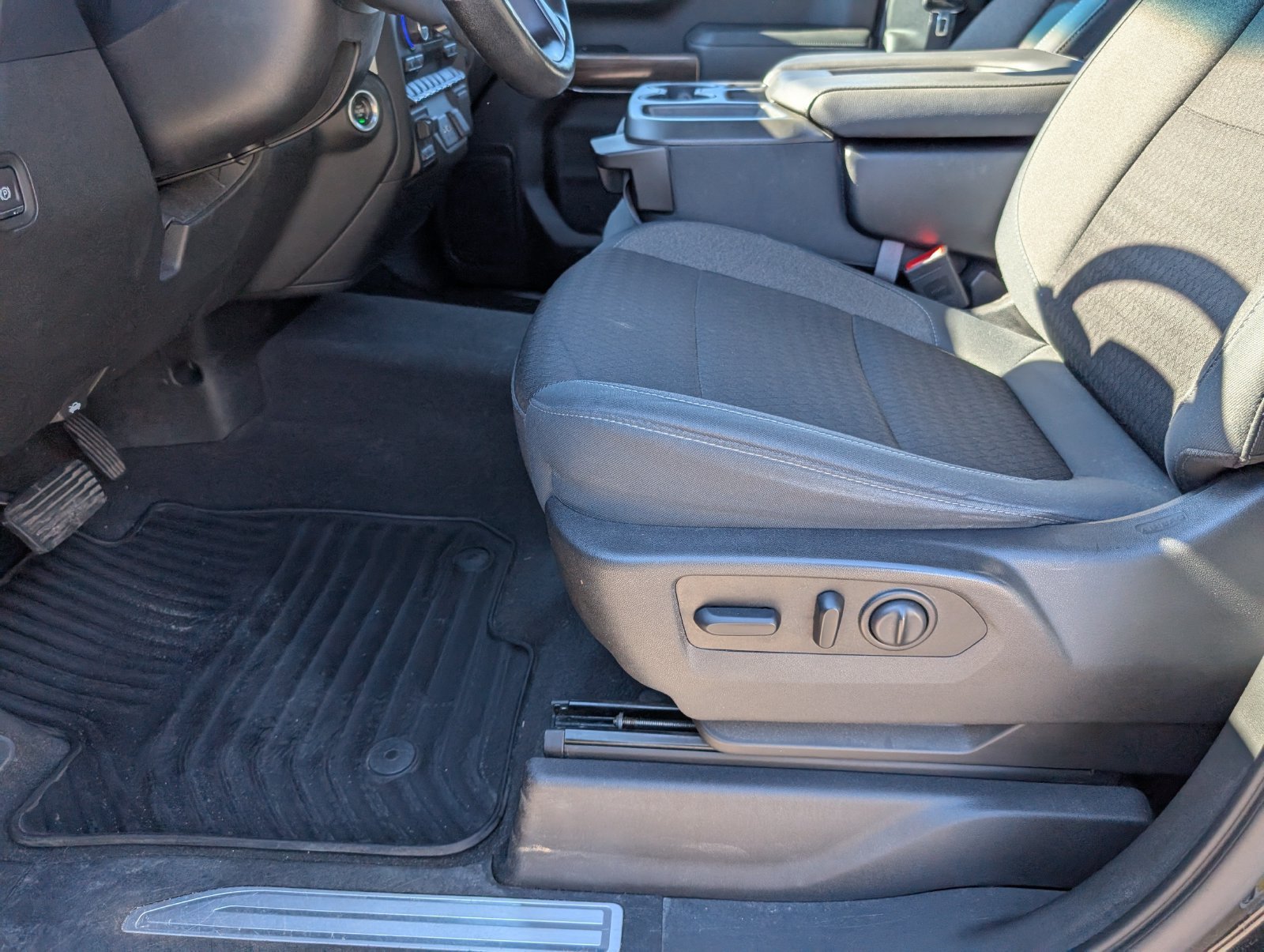 Used 2019 Chevrolet Silverado 1500 LT w/ All-Star Edition AWD/4WD image 14