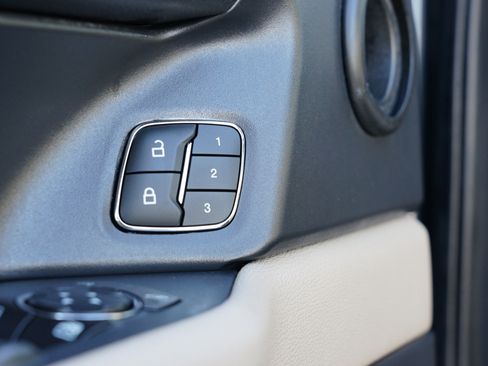 Used 2022 Ford Expedition Limited image 18