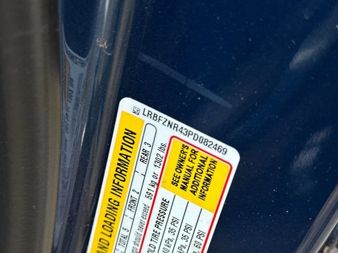 Used 2023 Buick Envision Essence image 27