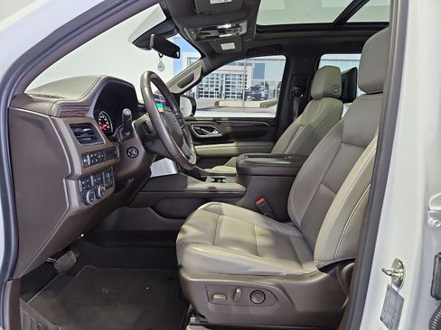 Used 2021 Chevrolet Tahoe Z71 w/ Z71 Off-Road Package AWD/4WD image 16