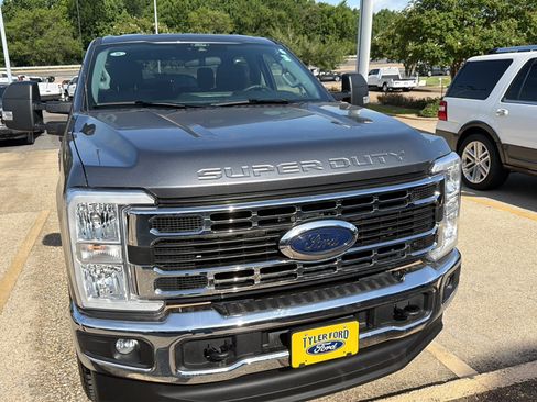 Used 2025 Ford F250 XLT w/ FX4 Off-Road Package AWD/4WD image 3