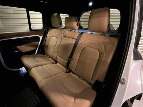 New 2026 Land Rover Defender 110 X-Dynamic SE image 9