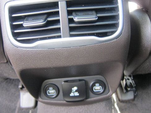 Used 2023 Hyundai Santa Fe Limited AWD/4WD image 23