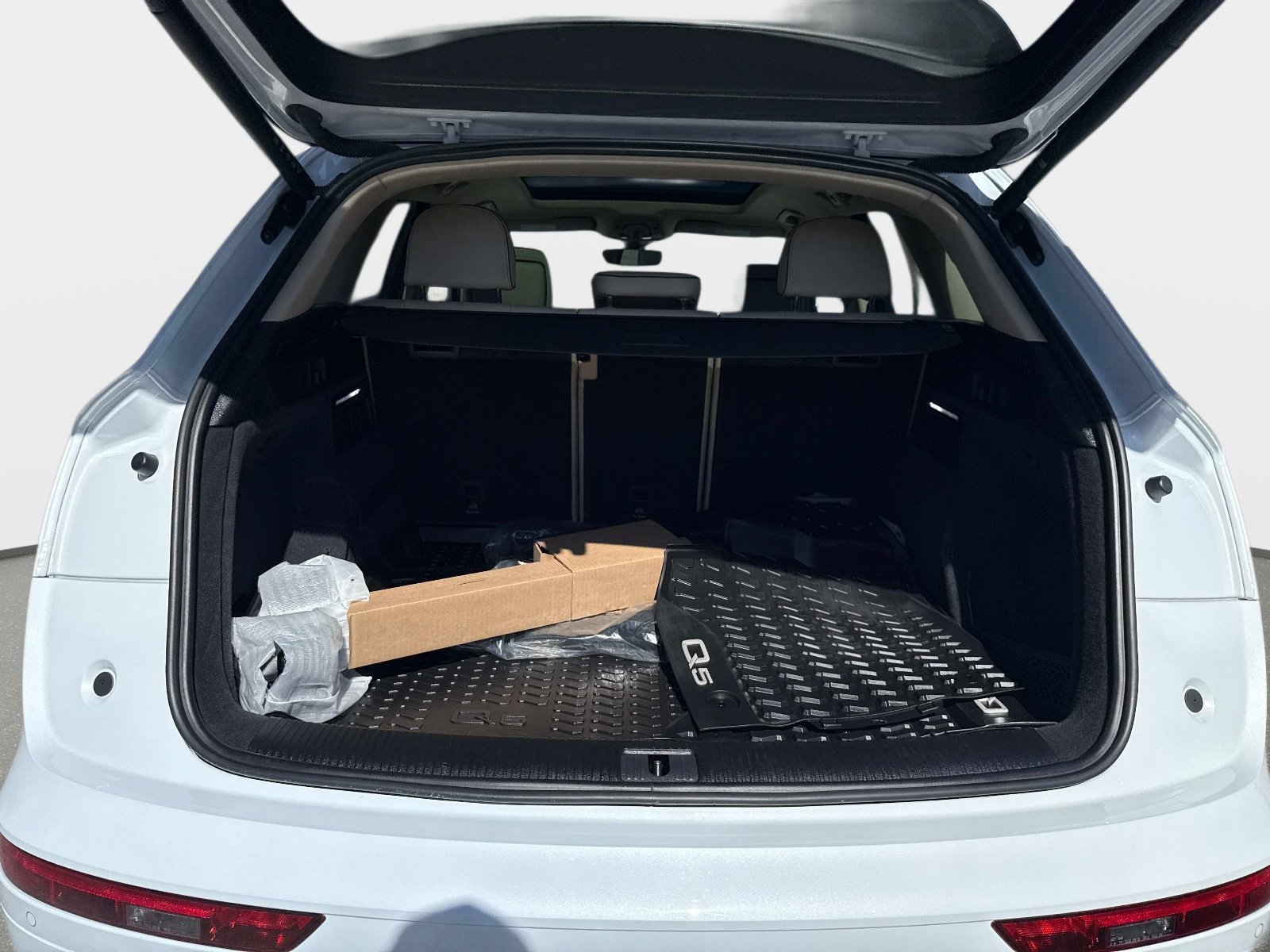 Certified 2023 Audi Q5 2.0T Prestige AWD/4WD image 9