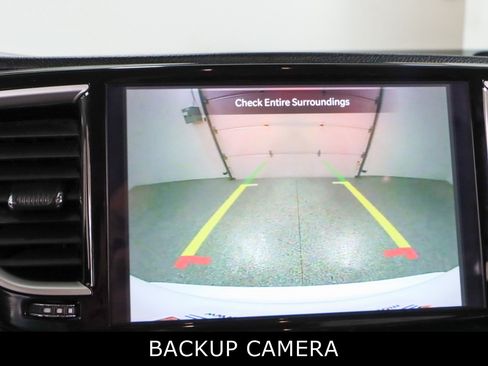 Used 2023 Chrysler Pacifica Touring-L FWD image 18