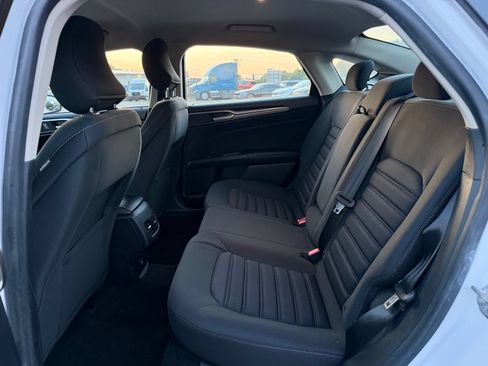 Used 2019 Ford Fusion SE FWD image 14