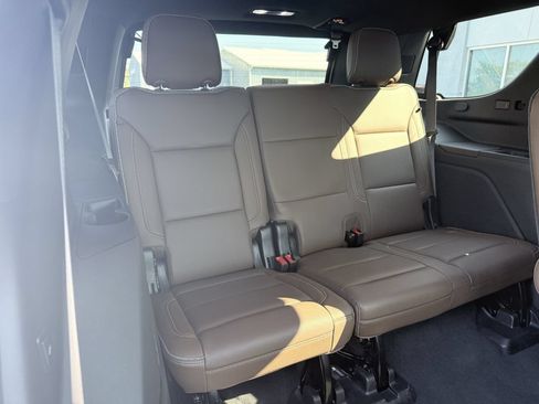 Used 2024 Chevrolet Tahoe High Country RWD image 15