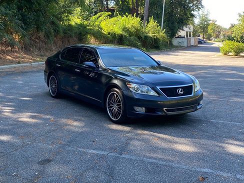 Used 2011 Lexus LS 460 L w/ Luxury Pkg RWD image 3