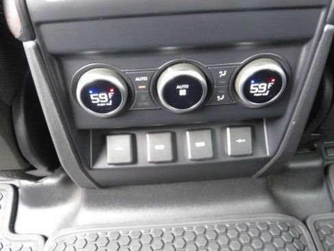 Used 2020 Land Rover Defender 110 X image 16