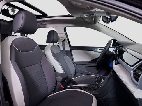 New 2025 Volkswagen Taos SE image 28