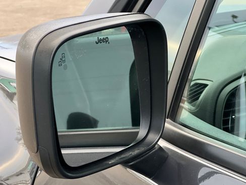 Used 2023 Jeep Renegade Latitude image 29