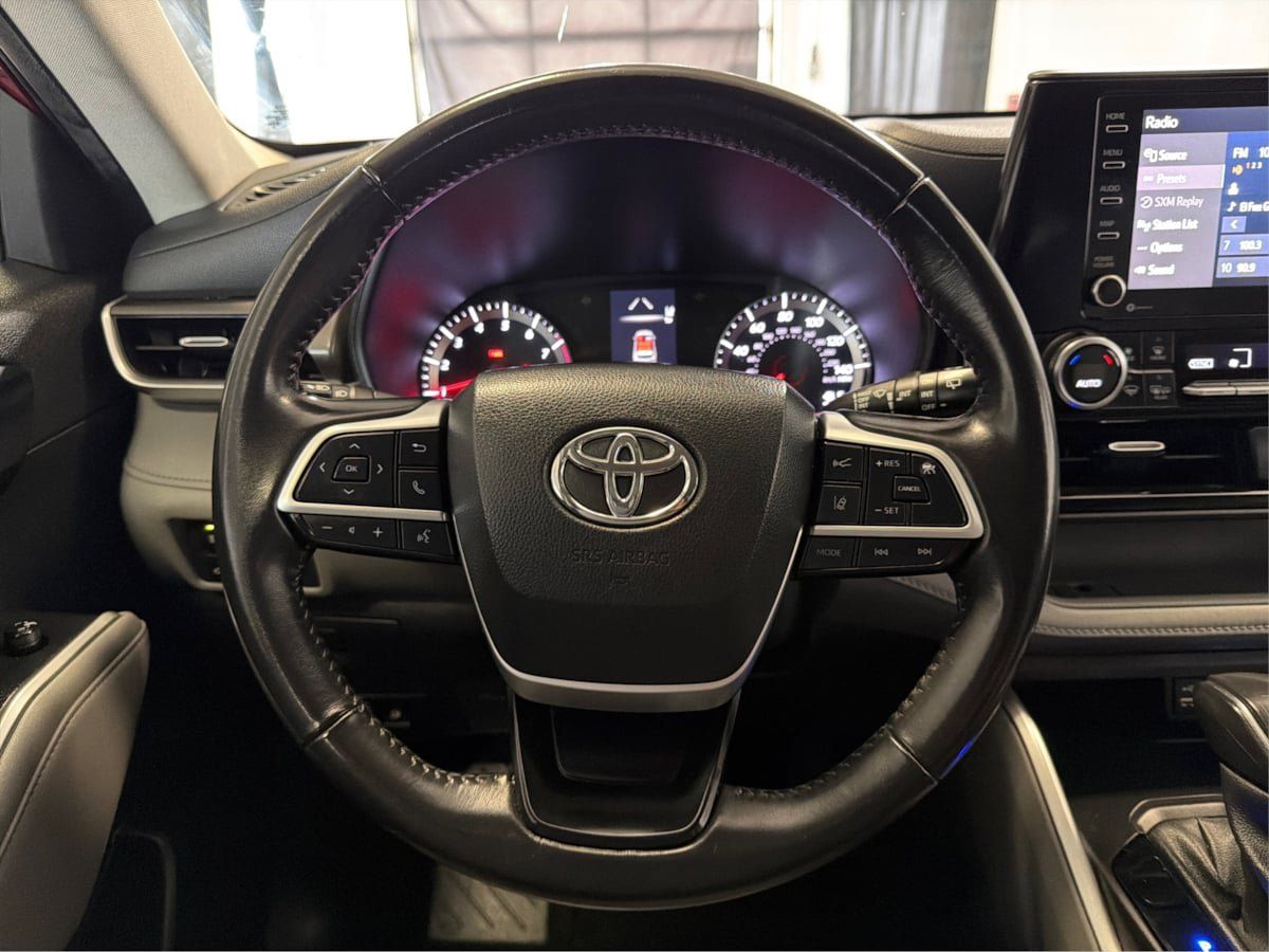Used 2022 Toyota Highlander LE AWD/4WD image 20