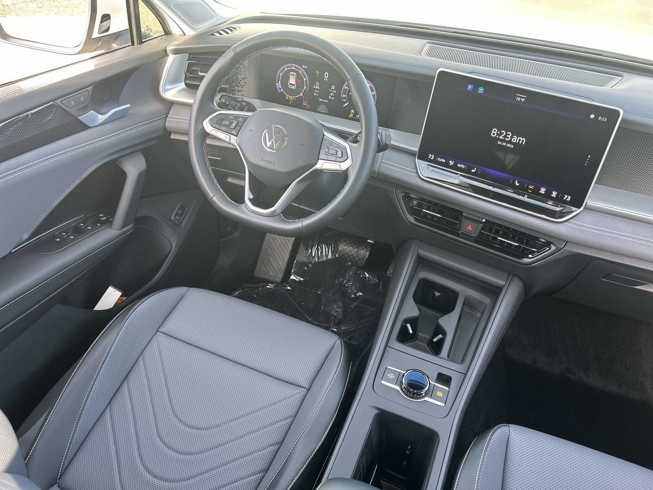 New 2026 Volkswagen Tiguan SE FWD image 10