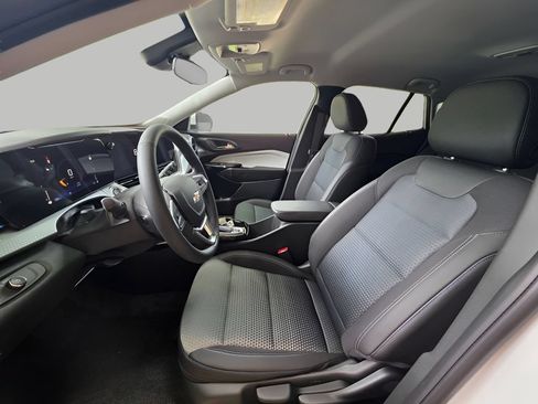 New 2026 Chevrolet Trax LT w/ LT Convenience Package FWD image 16