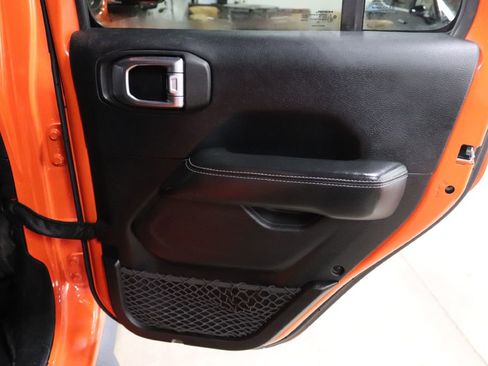 Used 2019 Jeep Wrangler Unlimited Sahara image 18