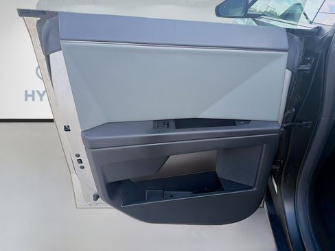 Used 2025 Tesla Cybertruck AWD Crew Cab image 23