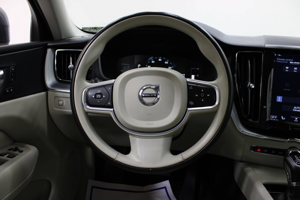 Used 2018 Volvo XC60 T6 Momentum w/ Convenience Package AWD/4WD image 24