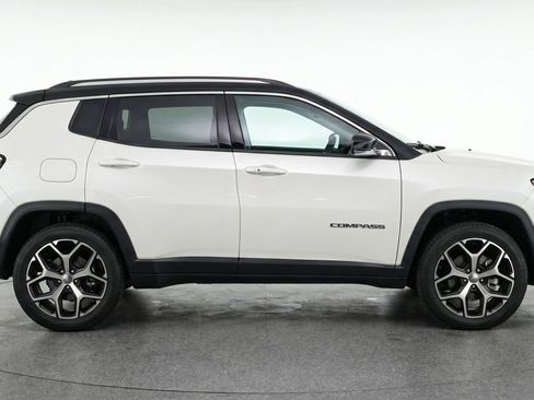 Used 2025 Jeep Compass Limited image 11