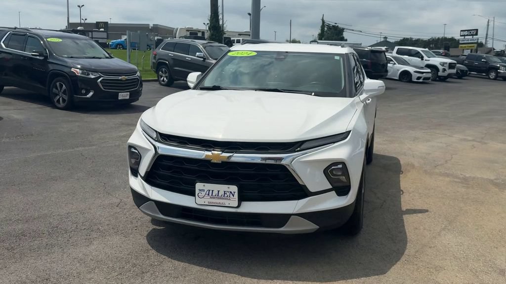 Used 2024 Chevrolet Blazer LT FWD image 2
