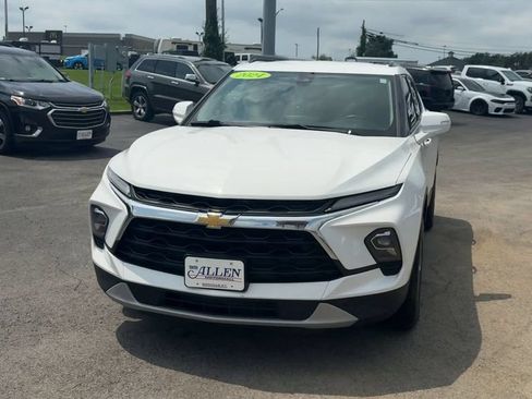 Used 2024 Chevrolet Blazer LT FWD image 2