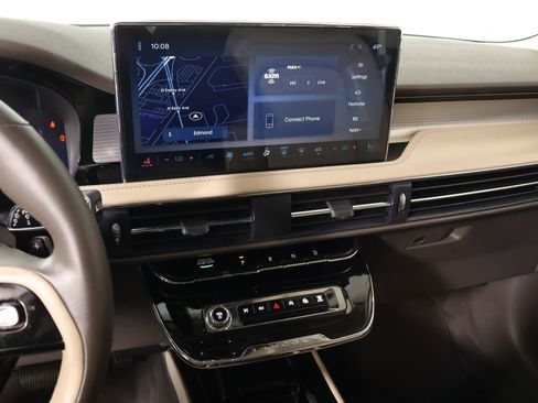 Used 2024 Lincoln Corsair FWD image 5