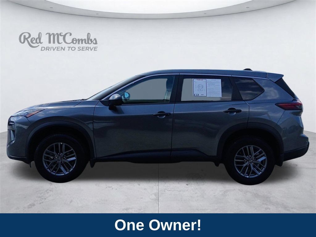 Used 2025 Nissan Rogue S AWD/4WD image 2