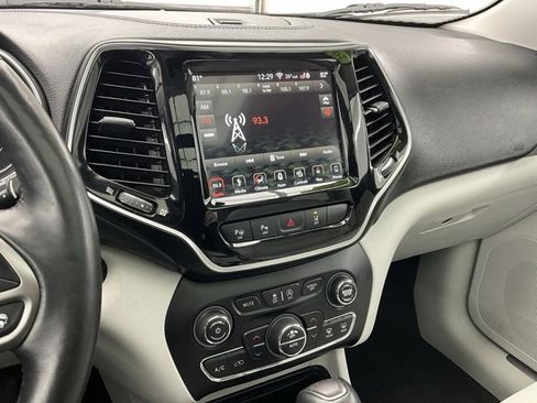 Used 2019 Jeep Cherokee Limited w/ Luxury Group image 10
