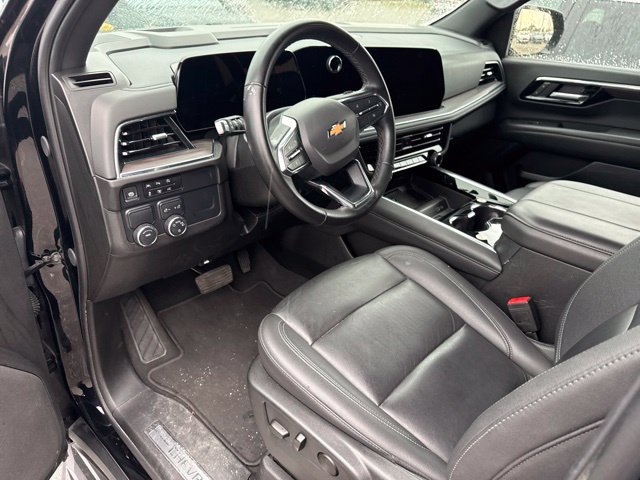 Used 2025 Chevrolet Suburban LT RWD image 12