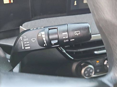 Certified 2025 Nissan Kicks SV FWD image 15