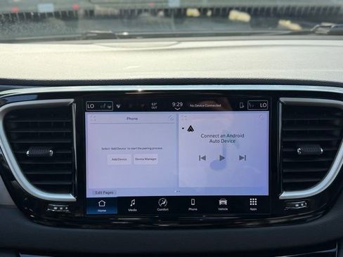 Used 2025 Chrysler Voyager LX FWD image 15