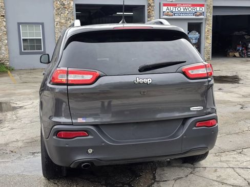 Used 2017 Jeep Cherokee Latitude w/ Safety/Convenience Group FWD image 5