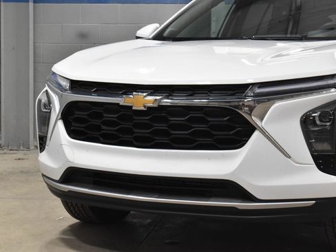Used 2025 Chevrolet Trax LT FWD image 29