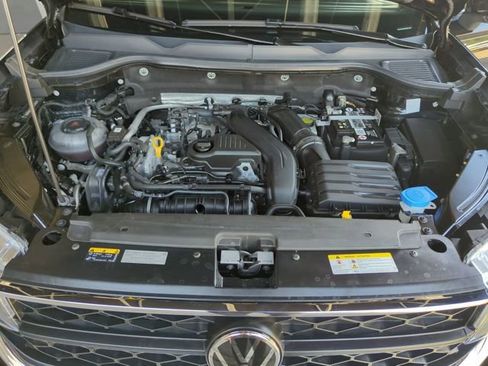 Used 2023 Volkswagen Taos SE w/ Black Wheel Package image 28