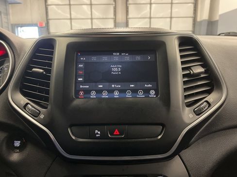 Used 2020 Jeep Cherokee Latitude Plus image 25