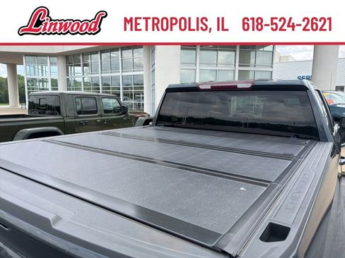 Used 2022 Chevrolet Silverado 1500 LT AWD/4WD image 5