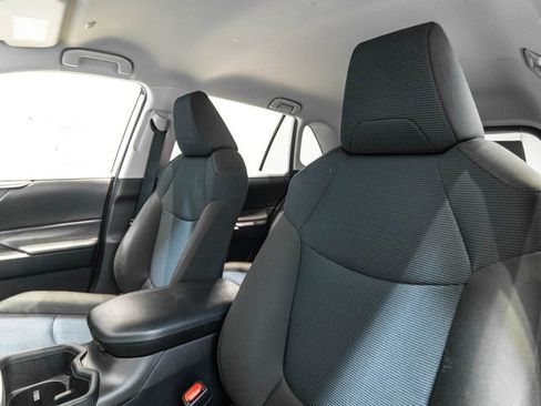 Used 2024 Toyota RAV4 LE AWD/4WD image 6