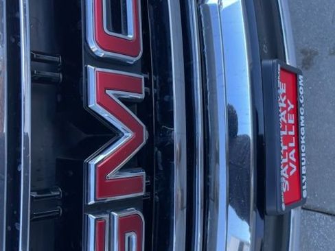 Used 2022 GMC Yukon XL SLT w/ SLT Premium Package image 25