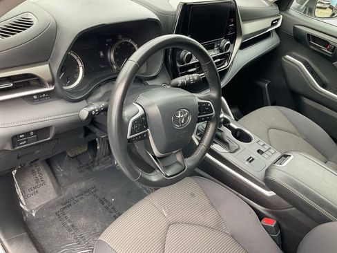 Used 2024 Toyota Highlander LE image 16