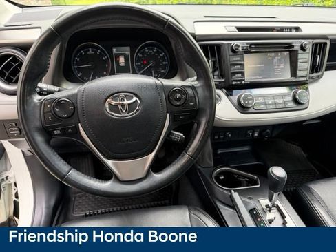 Used 2018 Toyota RAV4 XLE AWD/4WD image 18