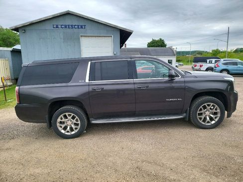 Used 2015 GMC Yukon XL SLE w/ Convenience Package AWD/4WD image 3