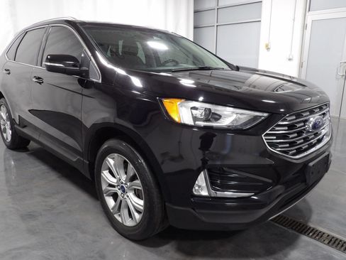Used 2019 Ford Edge Titanium w/ Cold Weather Package AWD/4WD image 2
