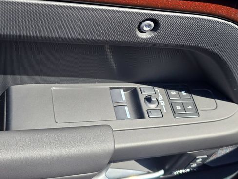 New 2026 Land Rover Defender 90 X-Dynamic SE AWD/4WD image 29