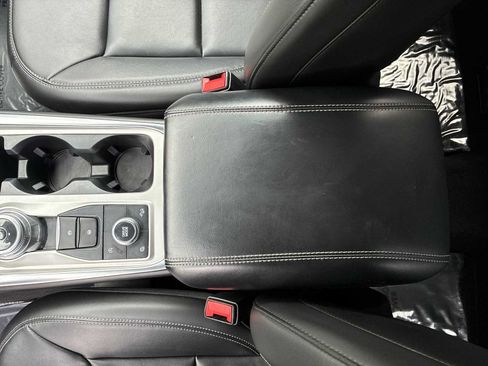 Used 2024 Ford Explorer XLT w/ Equipment Group 202A AWD/4WD image 21