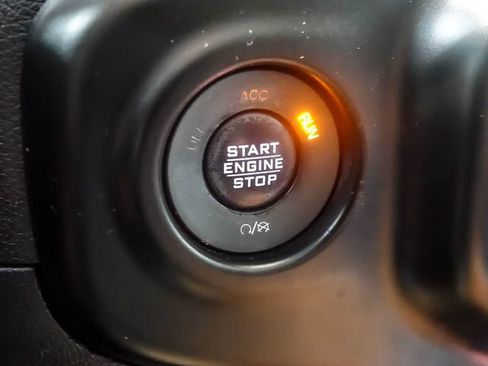 Used 2018 Jeep Wrangler Unlimited Sahara AWD/4WD image 20
