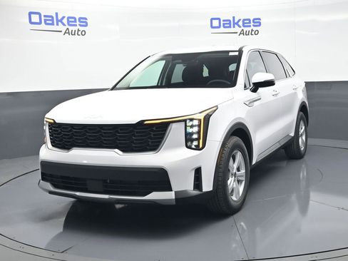 New 2026 Kia Sorento LX FWD image 4