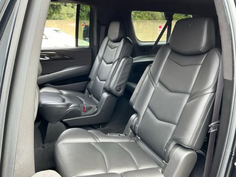 Used 2017 Cadillac Escalade ESV Platinum image 19