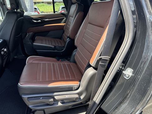 Used 2023 GMC Yukon Denali Ultimate AWD/4WD image 13