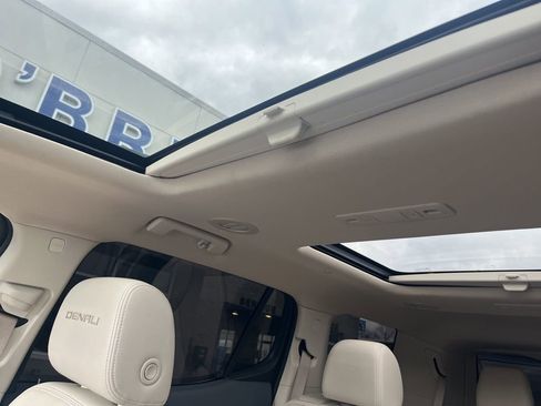 Used 2021 GMC Acadia Denali w/ Denali Ultimate Package image 23